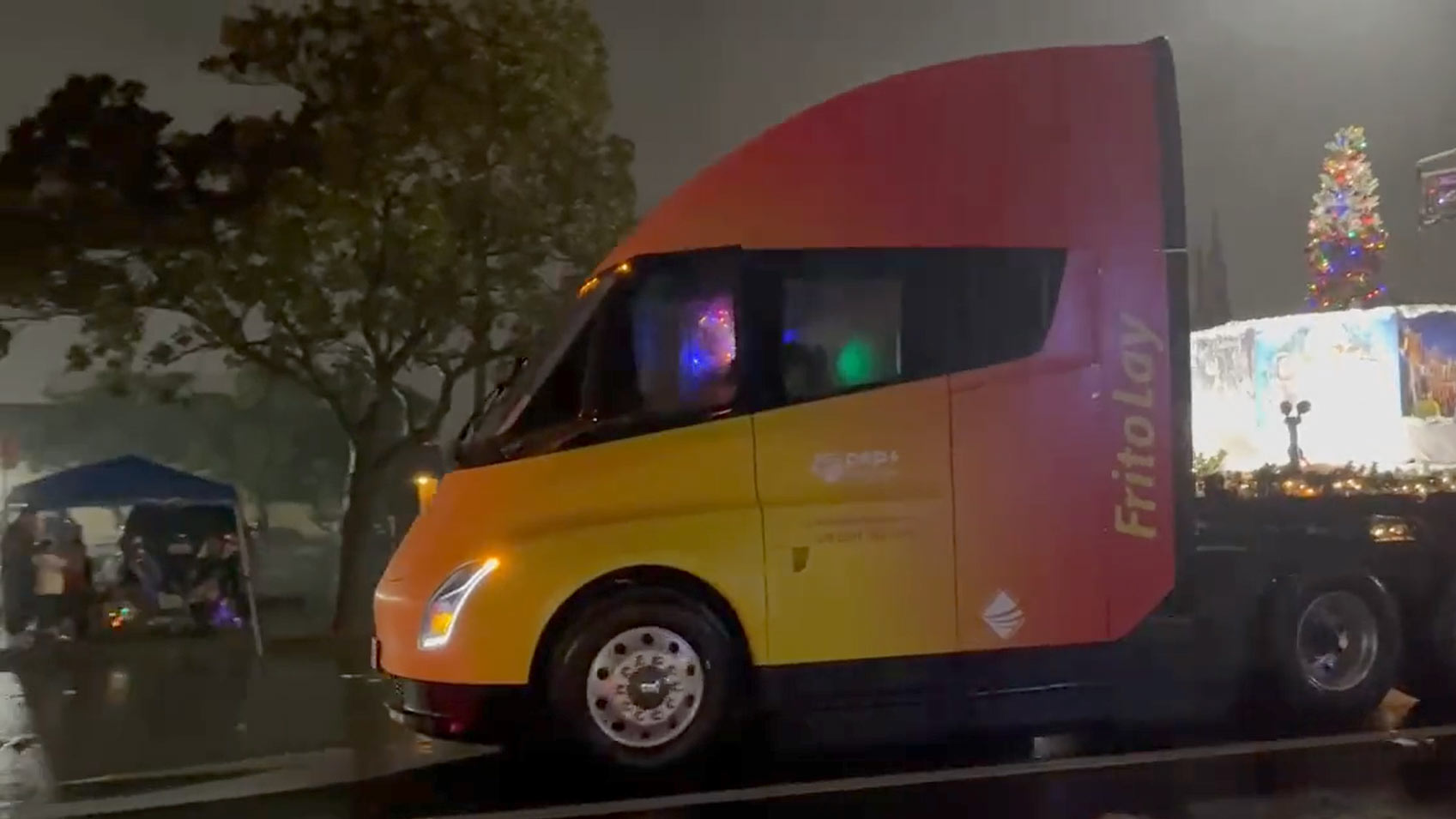 Frito-Lay's Tesla Semi-truck performs a Christmas parade in Modesto, California (video)