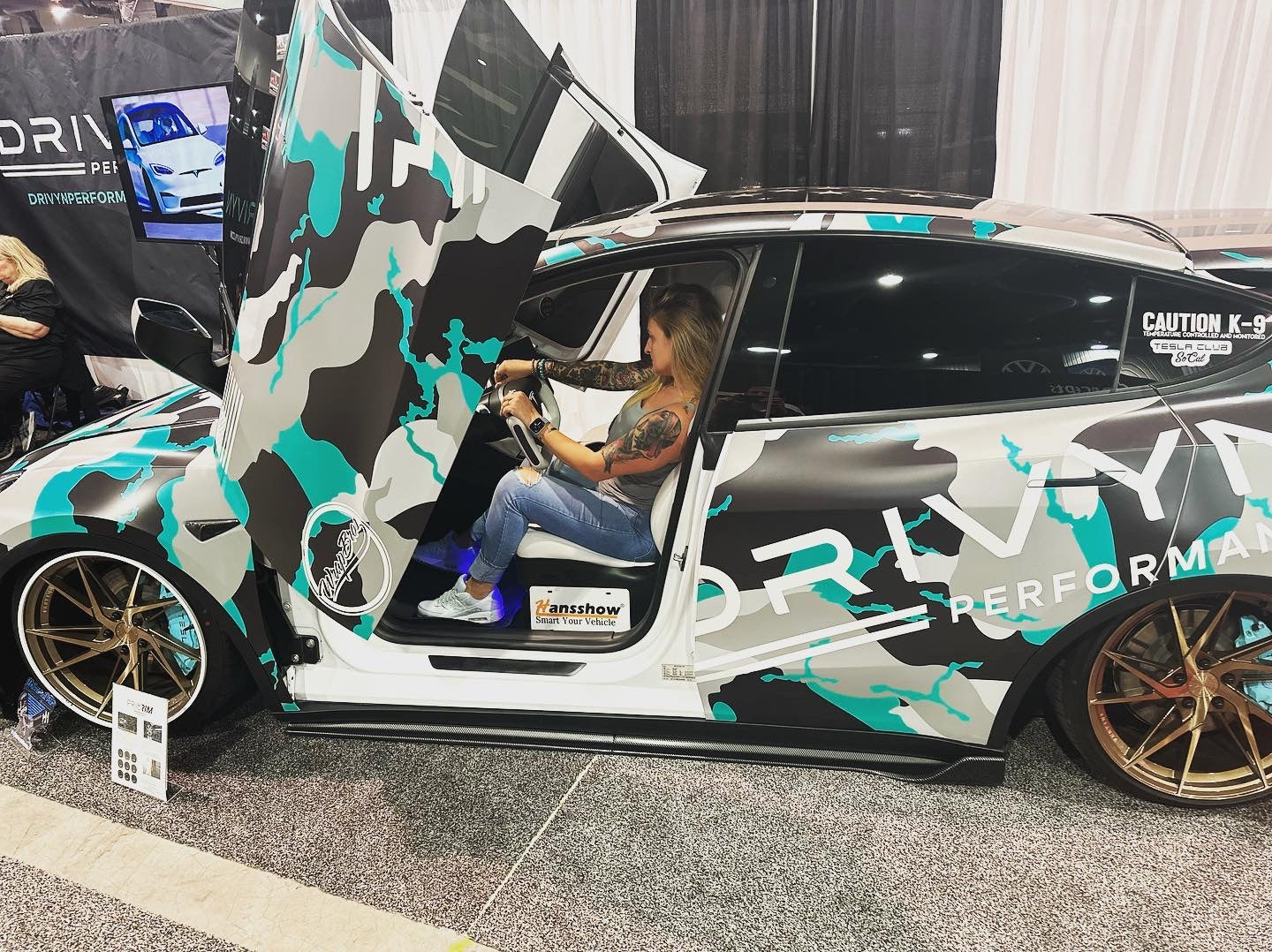 Hansshow Modified Tesla Model Y SUVs Outshine ICE Cars at the SEMA 2022 Auto Show